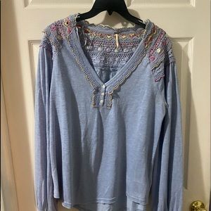 Free people blouse with beautiful embroidery on it